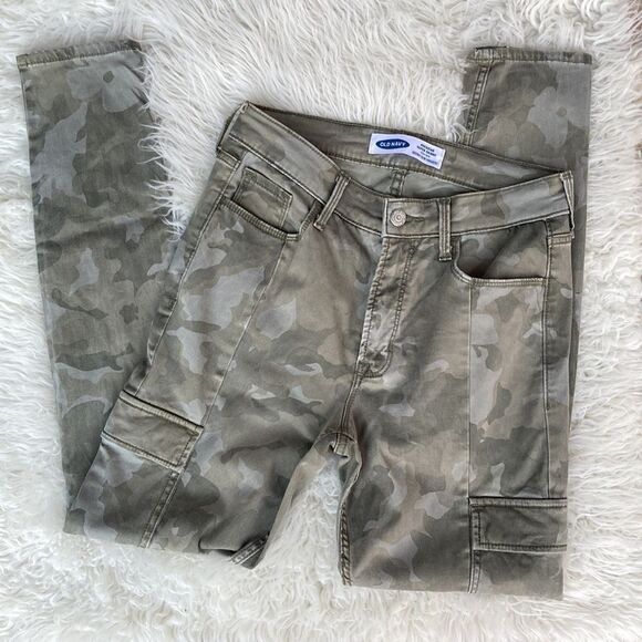EUC Old Navy Rockstar Super Skinny High Rise Secret Slim Pockets Cameo Size 4 - Picture 1 of 8